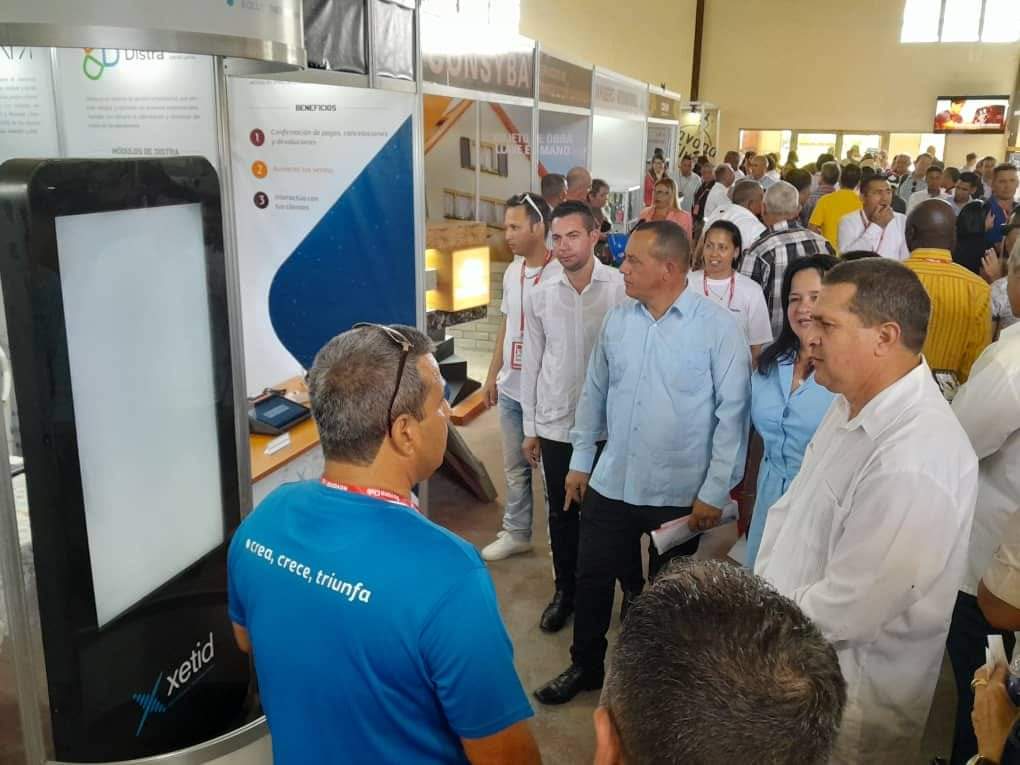 Muchos clientes se interesaron en las propuestas de Xetid con la firma de cartas de intensión y para futuros contratos.