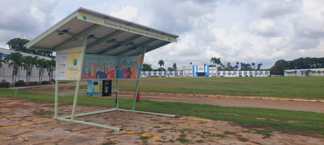 Prototipo de Estación de carga de vehículos en al empresa Xetid.